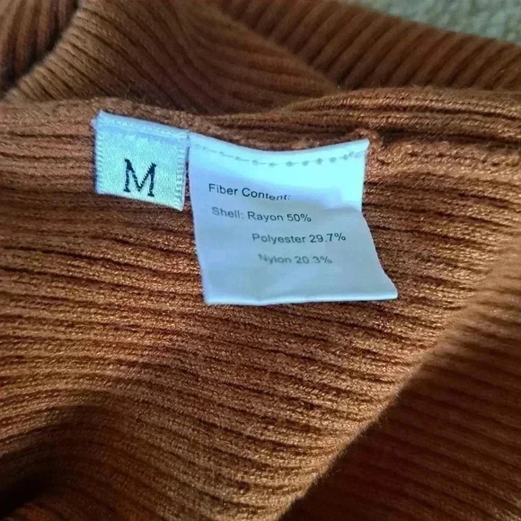 Women's Ribbed Turtleneck Sweater Size  Medium Rust Coloured Soft Fitted - Picture 6 of 9